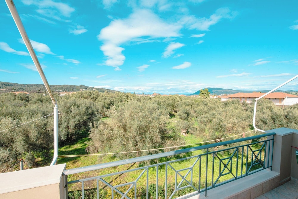 OLIA APARTMENTS LYGIA
