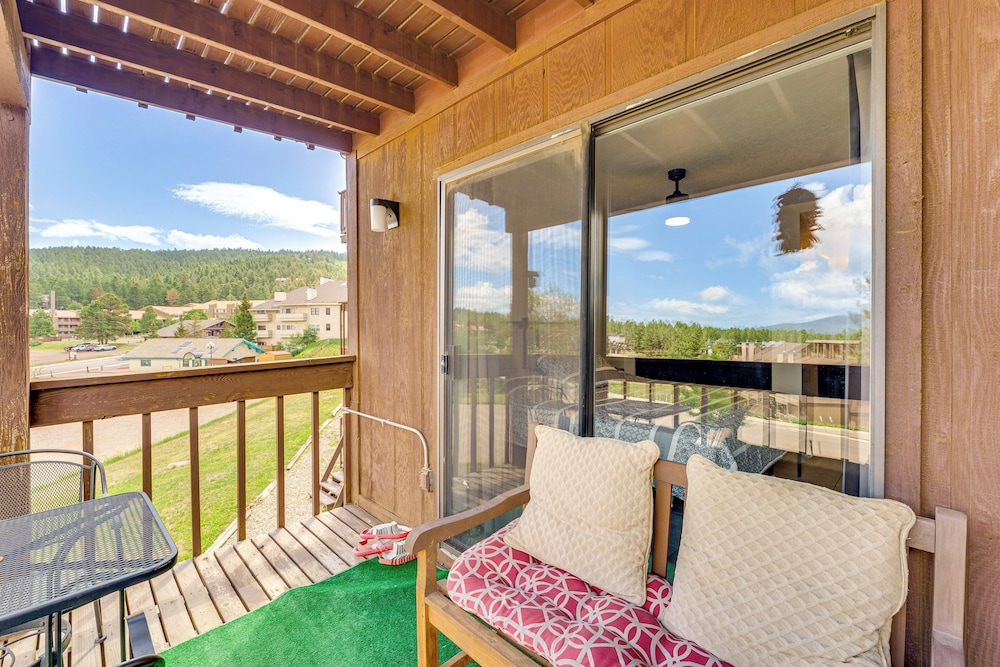 Angel Fire Mountain Condo: Steps to Ski Resort! view 4