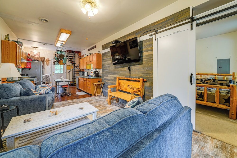 Hot Tub + Pet Friendly: Quiet French Creek Getaway