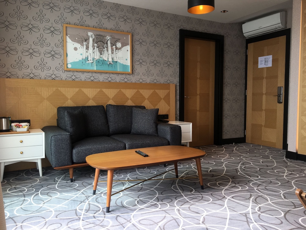 Four-G Hotel - Image 36