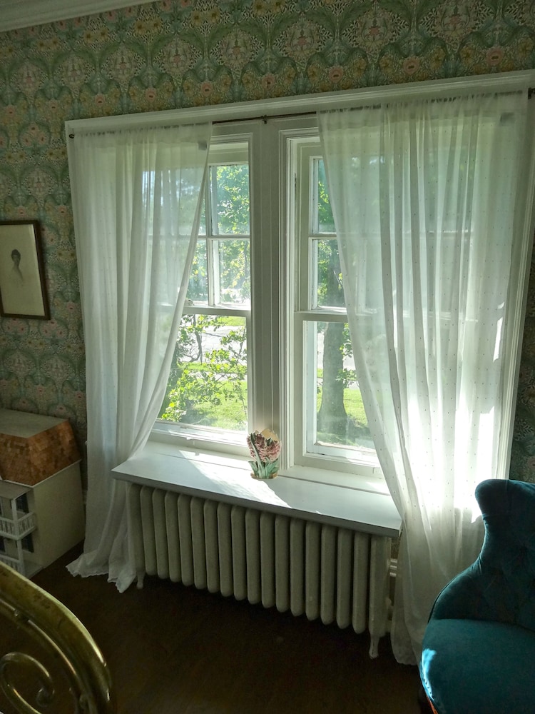 The Captain's House B&B