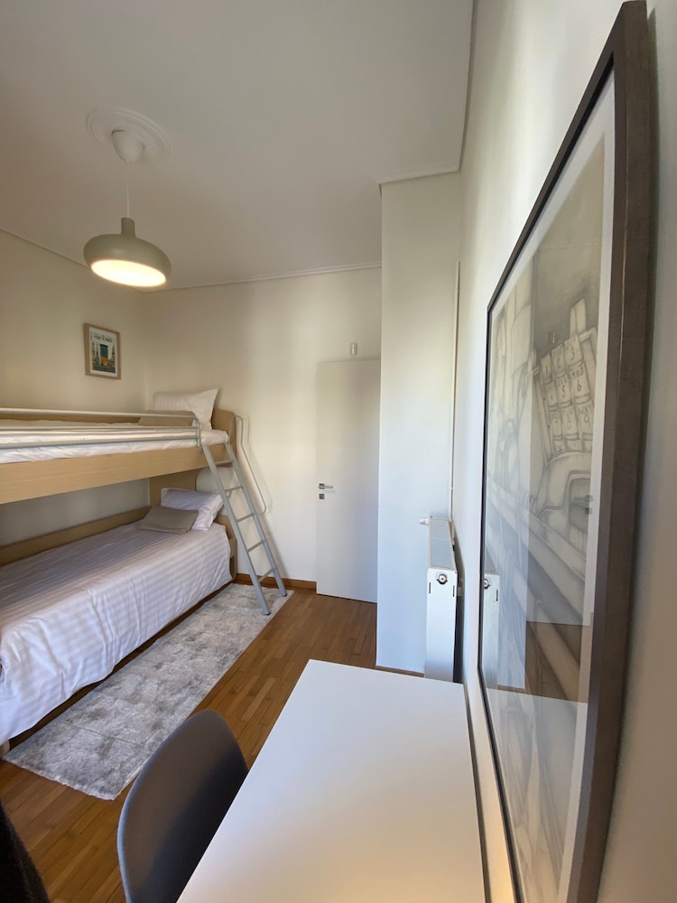 Spacious Glyfada Golf 4BR -near Beach Shops
