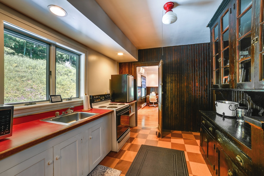 Hatch's Landing: Lake Ostego Home