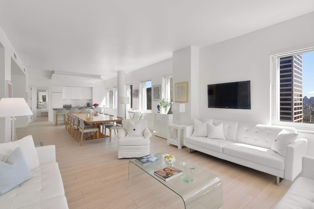 Corporate or Luxury 4 Bedroom Penthouse Steps From Times Square Sleeps 8