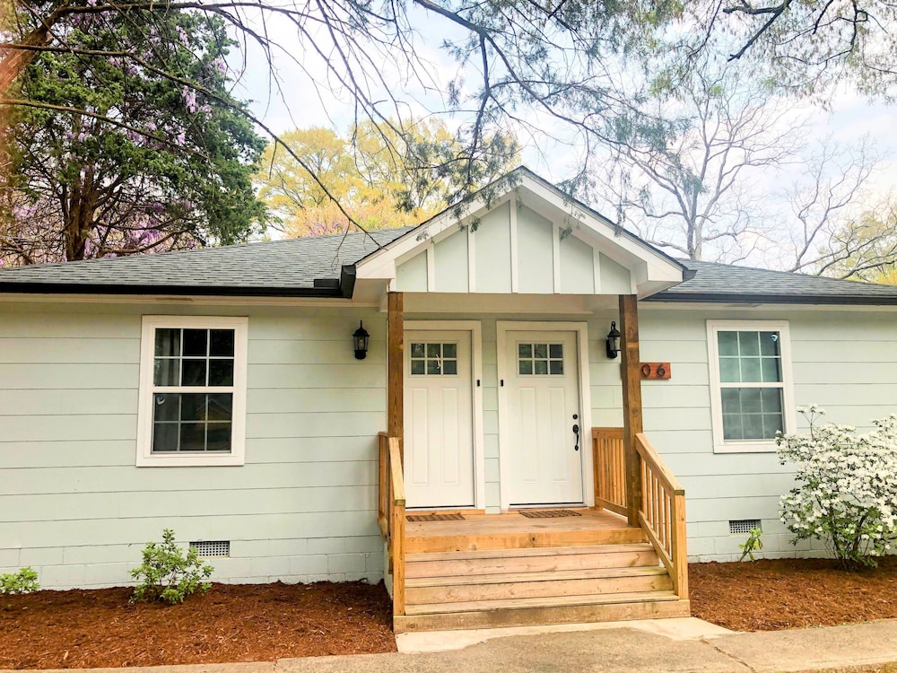 Renovated Cottage Minutes From Downtown