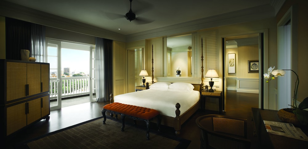 Eastern & Oriental Hotel 8