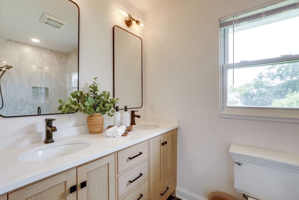 1 Mi to Beaches & Boardwalk: Asbury Park Retreat