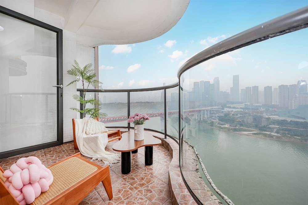 Baihong Riverview Drone Show Apartment