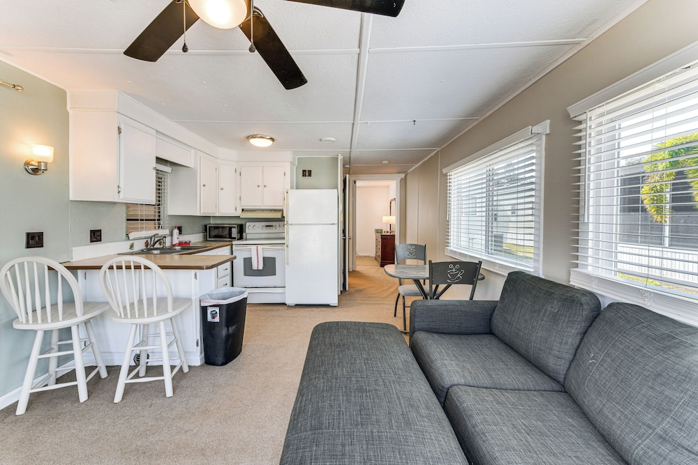 Resort Amenities, 7 Mi to Dtwn: Sarasota Home!