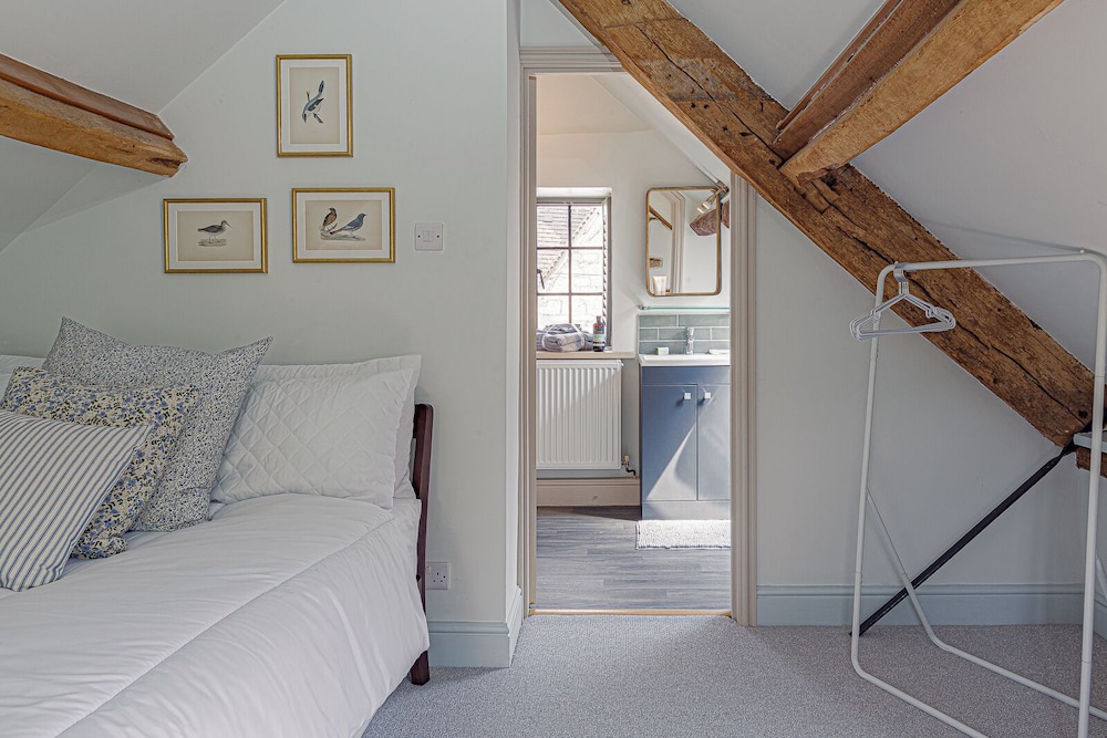 Mill House & Cottage - on Cotswold Way