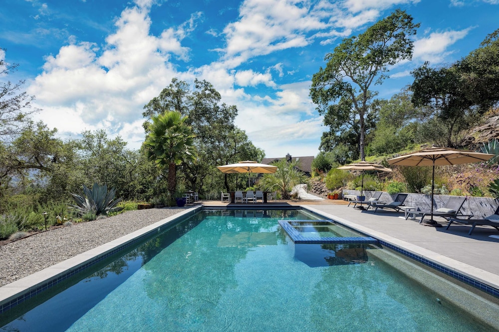 Kenwood Vista by Avantstay 7acres w/ Pool, Fire Pit, Vineyard Views