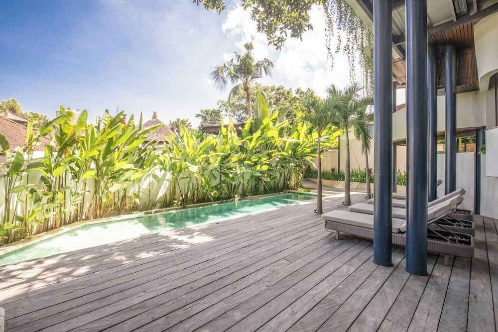 Exquisite 1-br Loft Art Deco Charm Shared Pool
