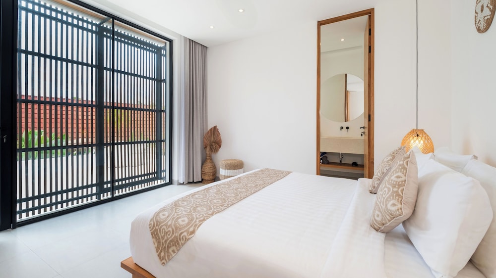 Loona Palm Villas by Villa Finder
