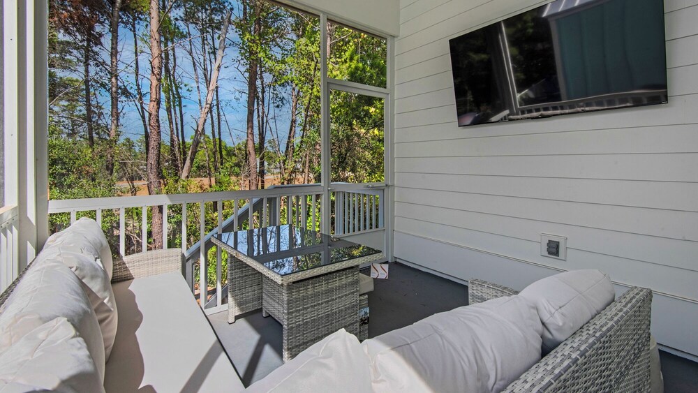 Sleep up to 28 - 2 Homes Side by Side - Close to Beach & Community Pool!