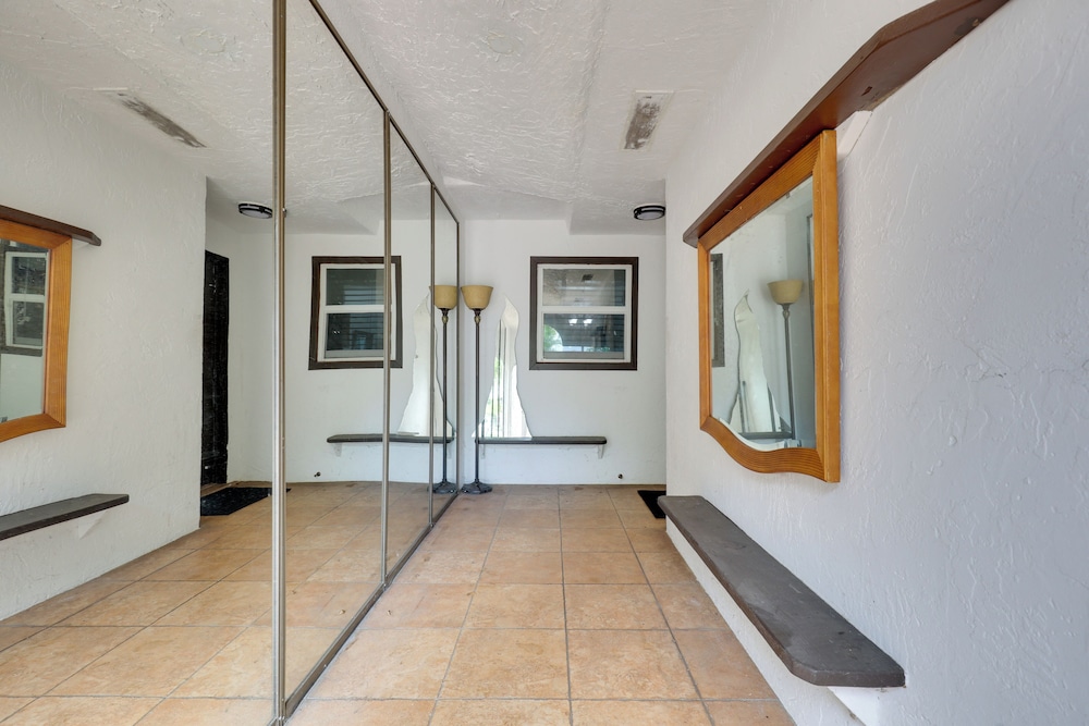 Lakefront Getaway w/ Dock Near Las Olas Beach