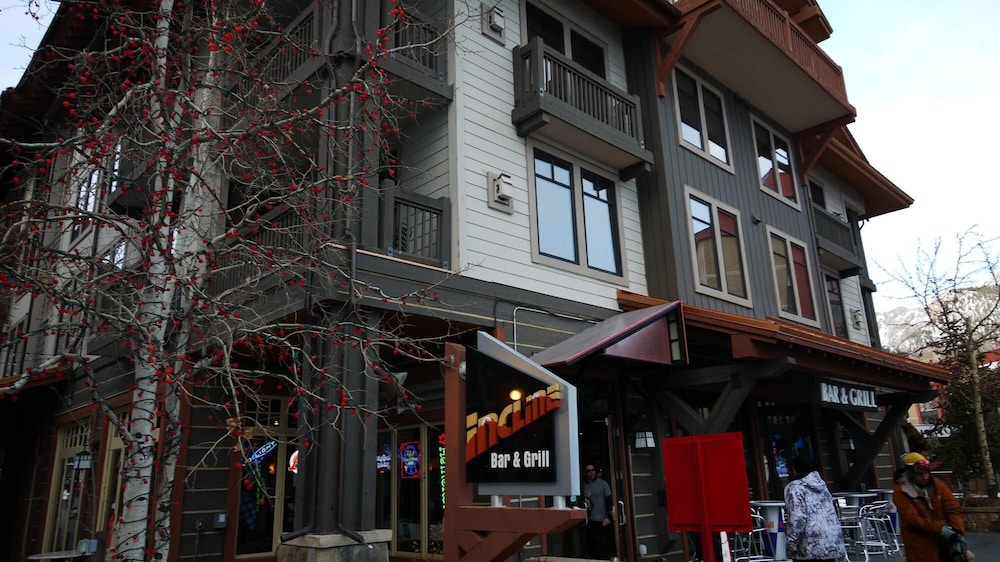 The Perfect Condo in West Village, Big Deck and next to the lift - CA1203 by RedAwning
