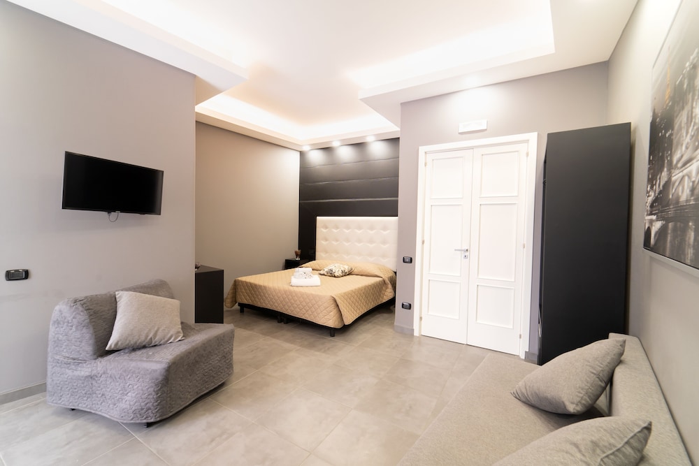 H.R. BOUTIQUE PORTO NAPOLI CENTRO by ClaPa Group Dislocated Hospitality