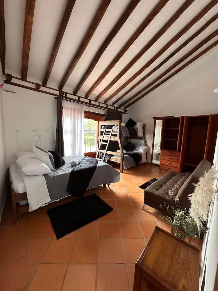 leyvaYork Apartasuites