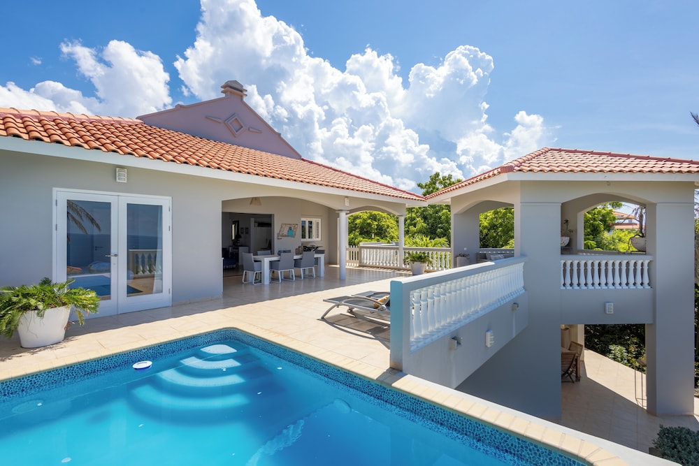 Coral Estate Holidays