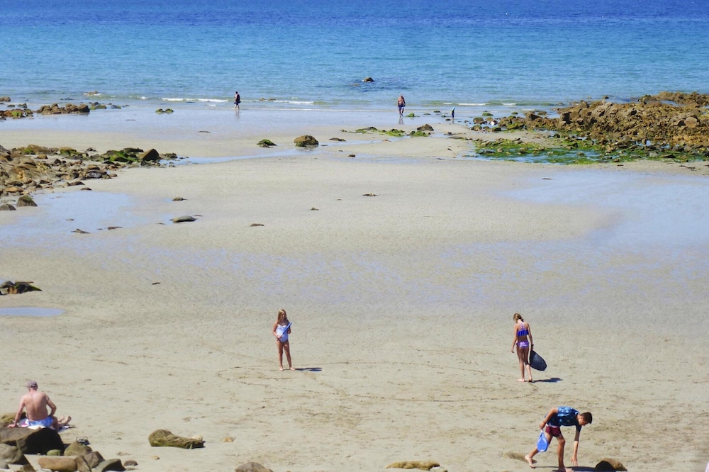 Holiday Home Near Village Centre and Beach view 5