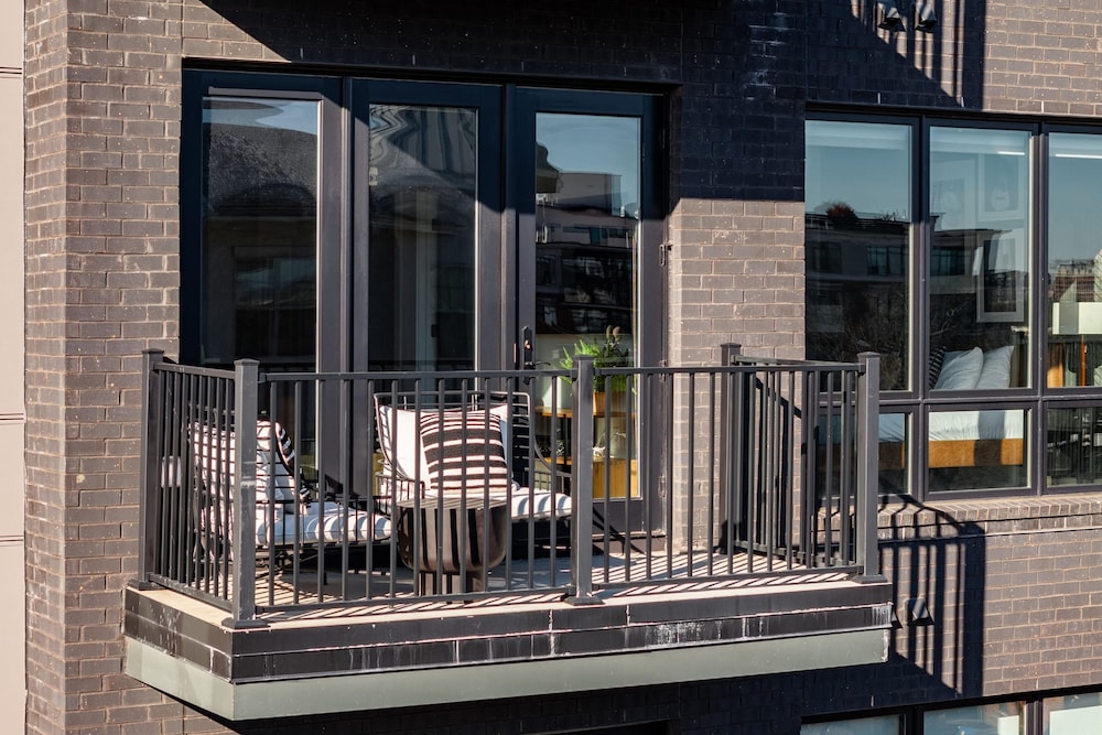 Prime Walkable Midtown Location Pool Gym Outlaw s Den by Avantstay