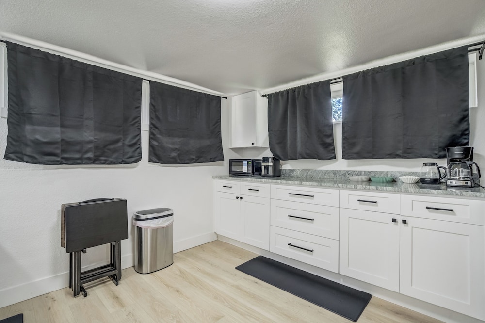 1318 E Pikes Peak