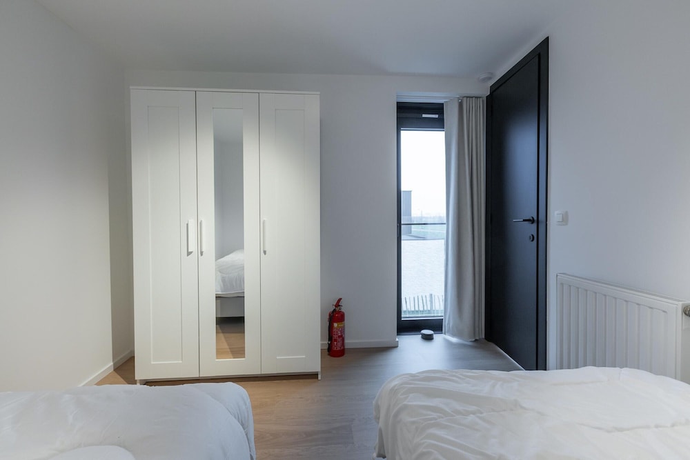 Newly Built Holiday Home for 6 People by the sea
