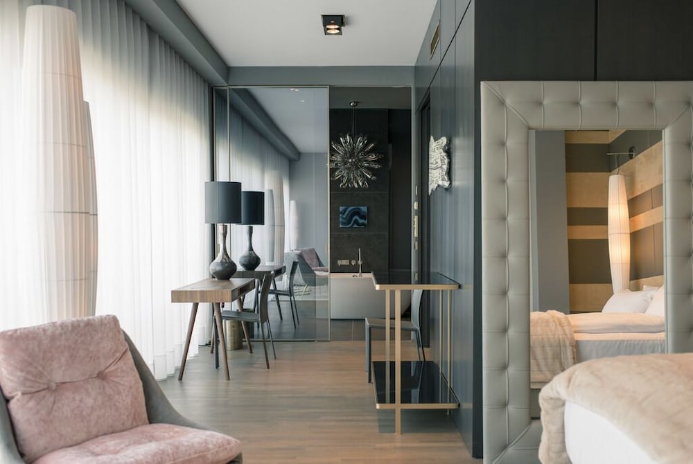 Monbijou Penthouse by Suite.030