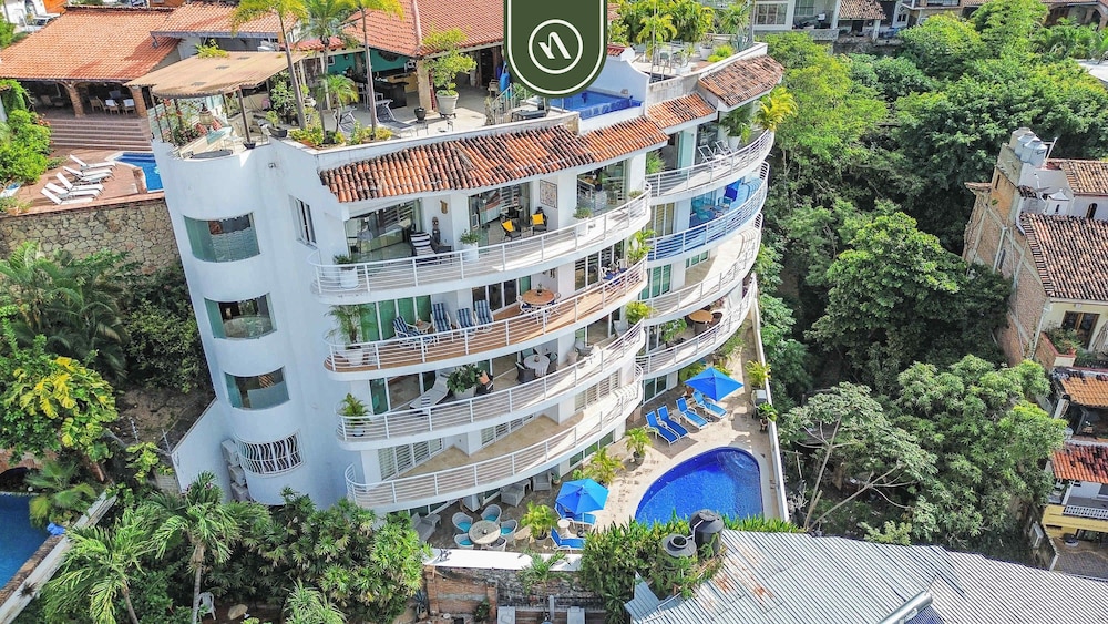 Stunning 2 BR Condo - Oceanview Terrace - Downtown