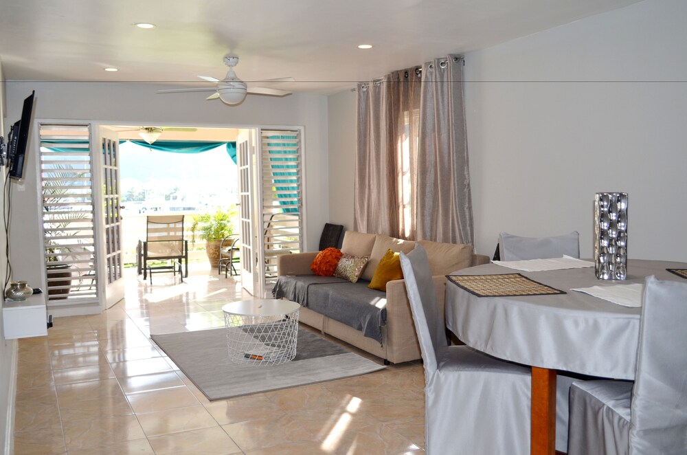 Bay Pointe Yacht Club 2BD Apartment OLR