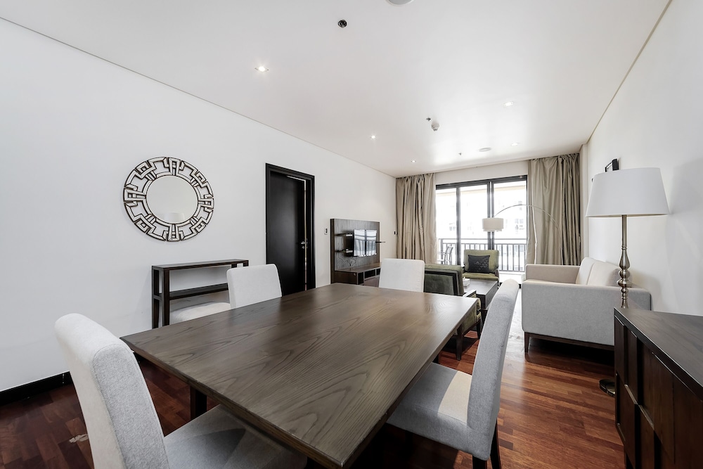Exotic Apartments at Royal Amwaj