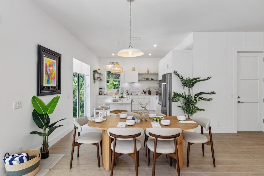 Serenity at Surfside by Avantstay Pool, Porches, Fire Pit & Arcade Near Vilano Beach