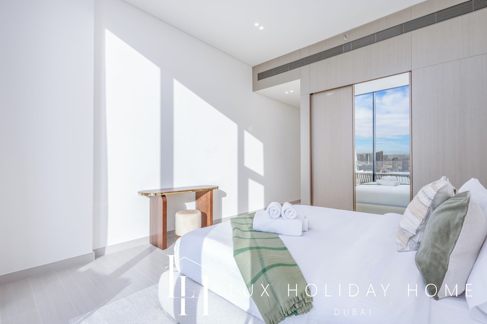 LUX The Phantom Sky Pool Suite