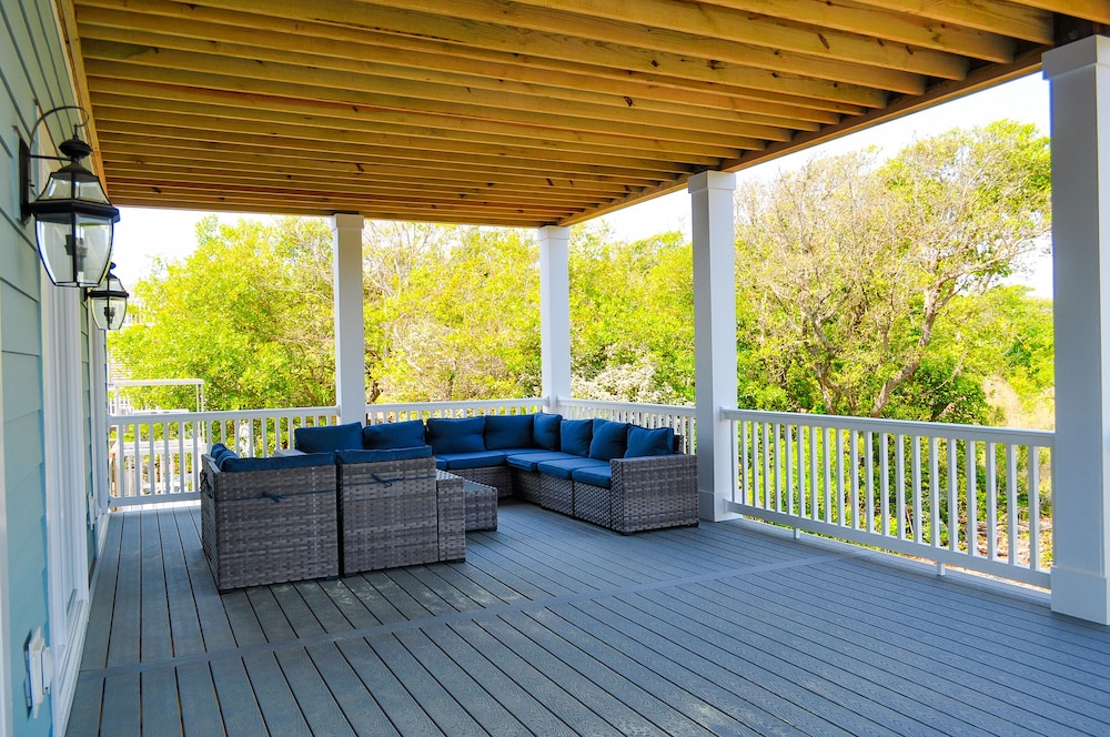 Anchors Aweigh by Topsail Realty