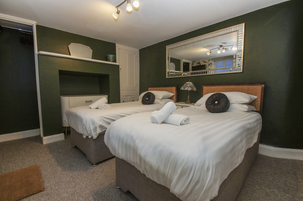 Chocolate Box Central by Brighton Holiday Lets view 3