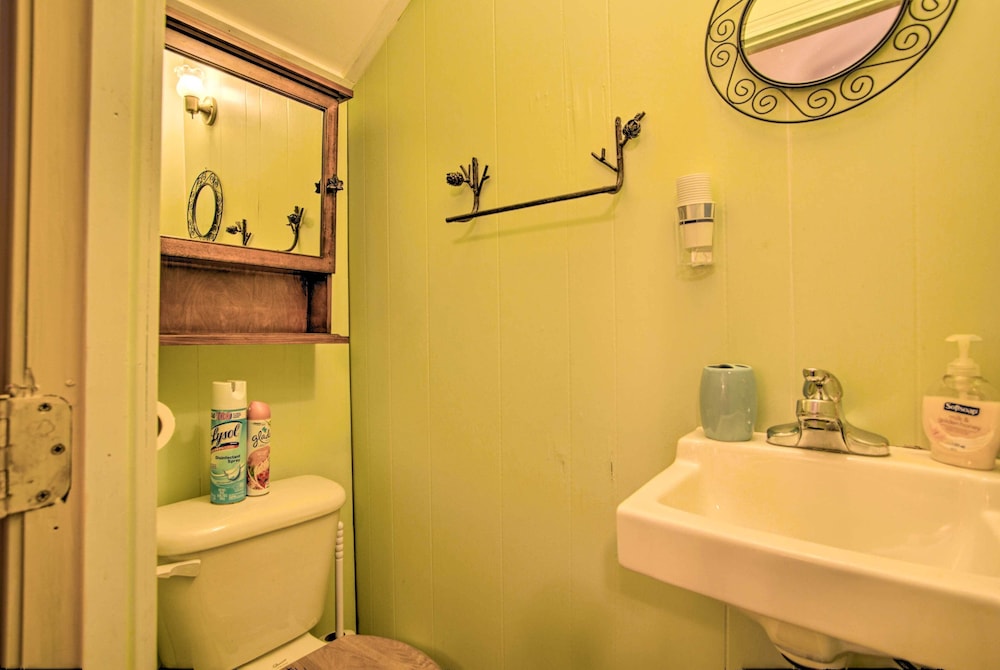 Spacious Bethlehem Mountaintop Home w/ Deck & View