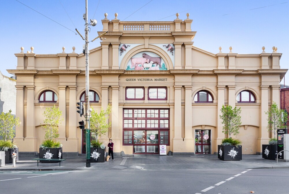 Family Unit With Balcony, Free Trams to CBD Sights