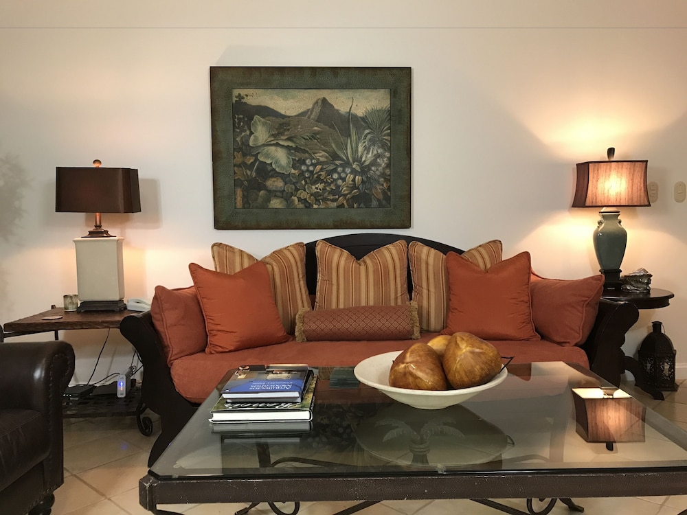 CR Luxury Los Sueños Condos
