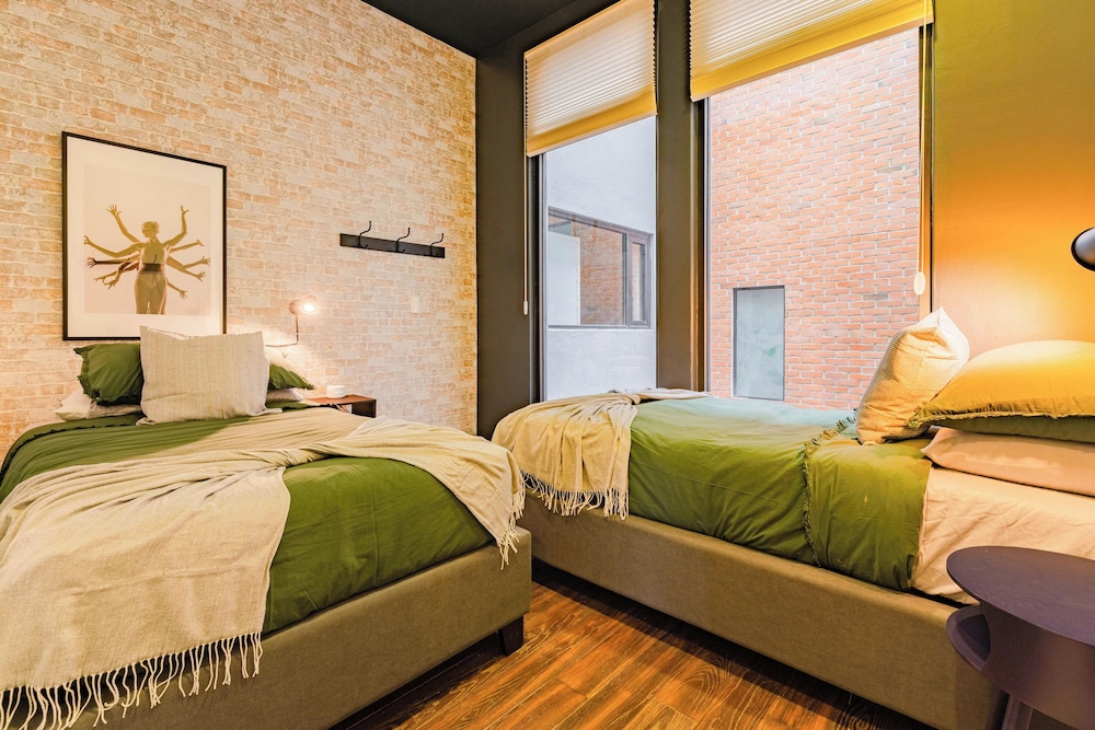 NEW Perfect Location with Free Parking photo 3