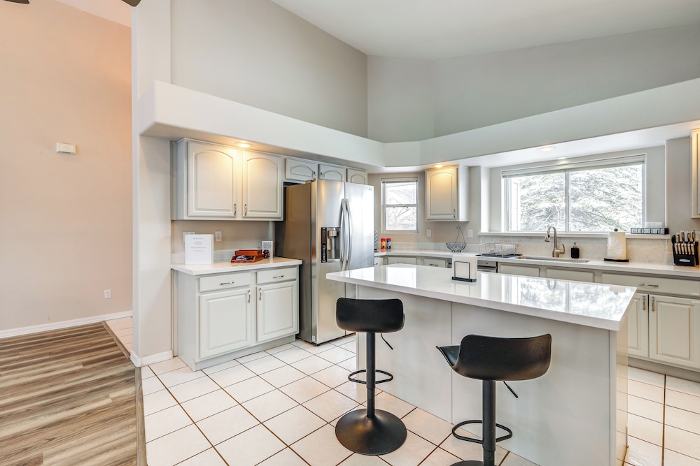 Near Hiking & Golf: Peaceful Home in Flagstaff!