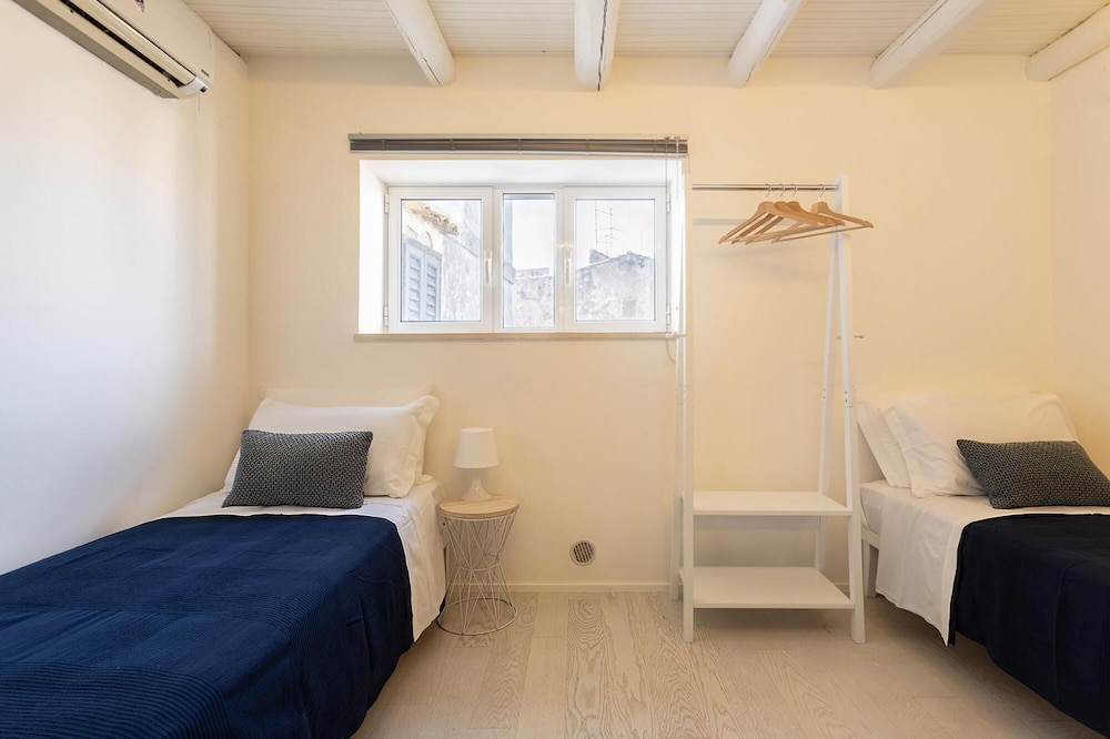 Mirror Apartment With Seaview Terrace photo 3