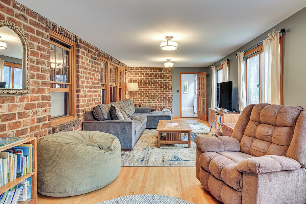 Easy Train Access to Nyc! Elegant Family Retreat