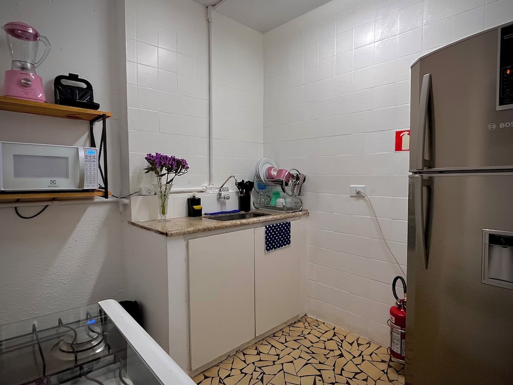 Urban Nomad Hostel & Food
