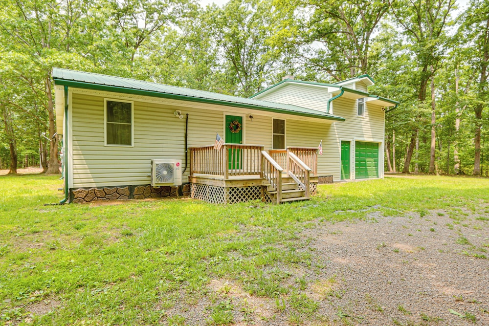 3 Mi to Potomac River: Remote Cabin in Springfield