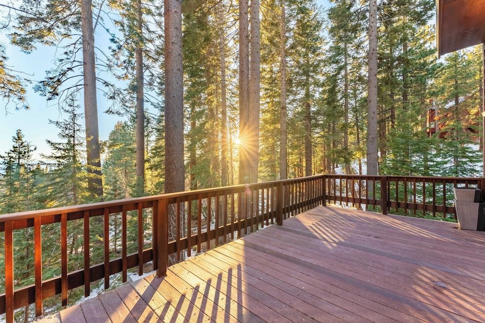 Views + Mins to Skiing, Lake, & Incline Village Incline Serenity by Avantstay