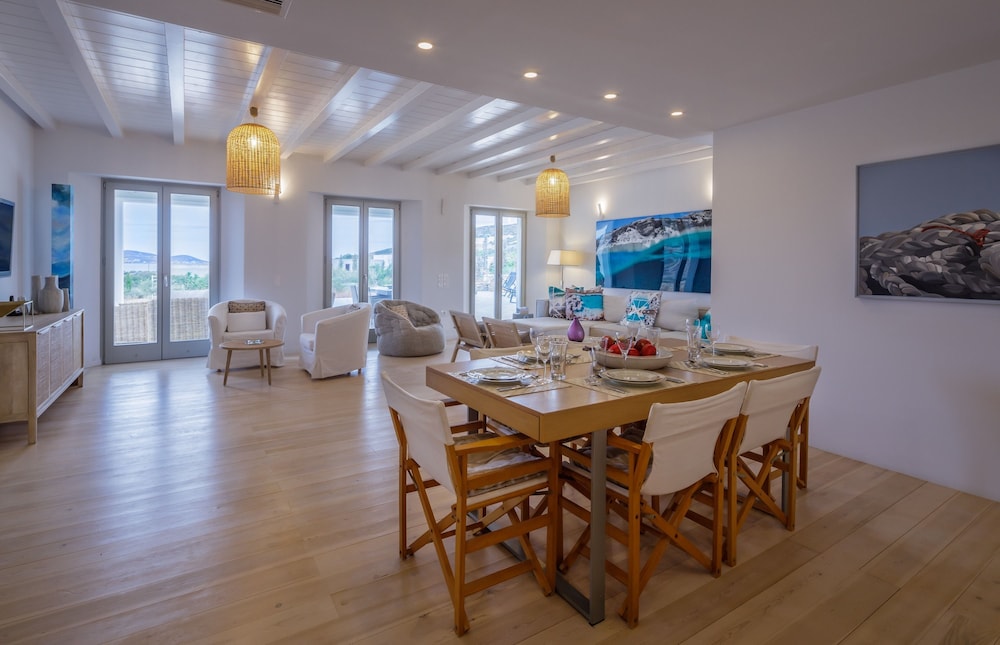 The Gallery Home - Elegant Villa In Antiparos