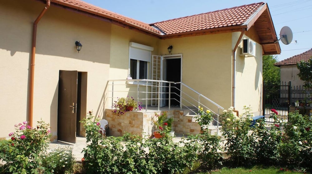Guest House & Rooms Chris Toros