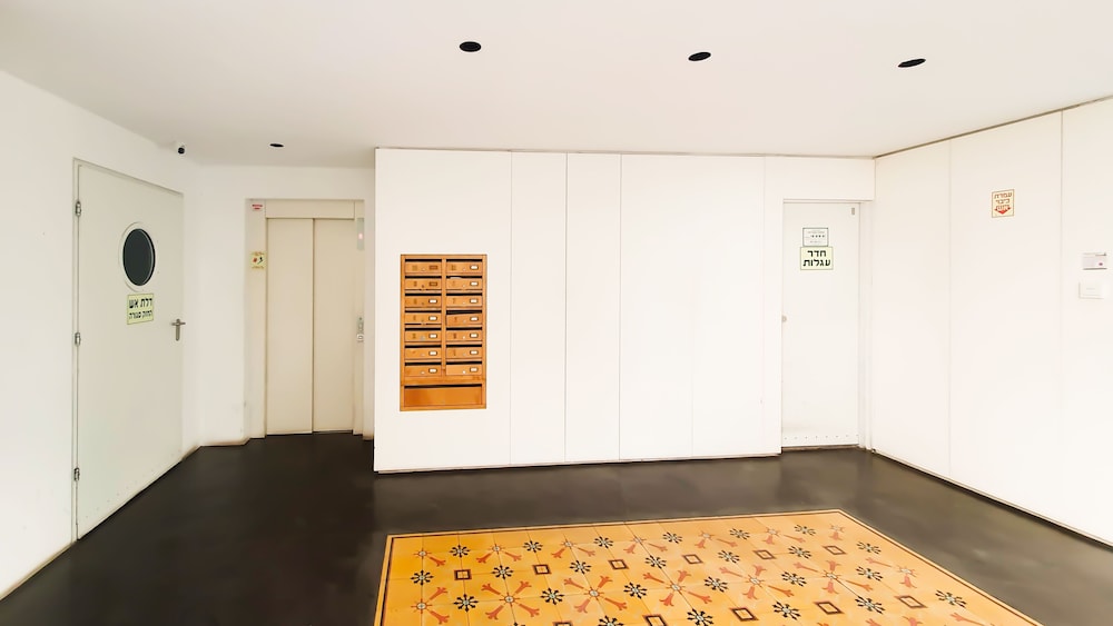 Exclusive 3BDR Near Rothschild TL40 view 2