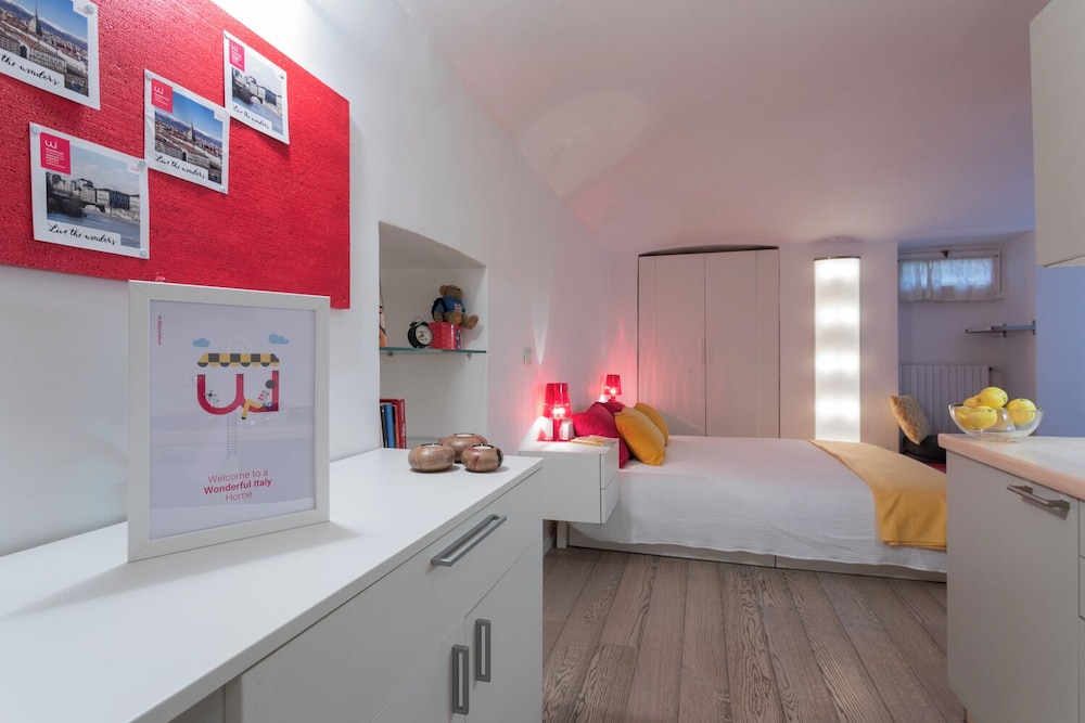 Red Studio near Porta Nuova