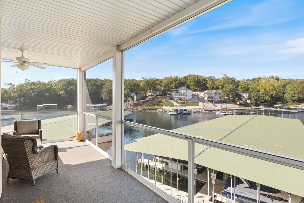 Central Location, Pool Access & Breathtaking Views